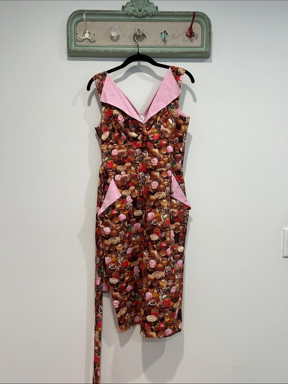 Vintage Victory Parade Chocolate truffles Print Midi Dress w belt women’s 10